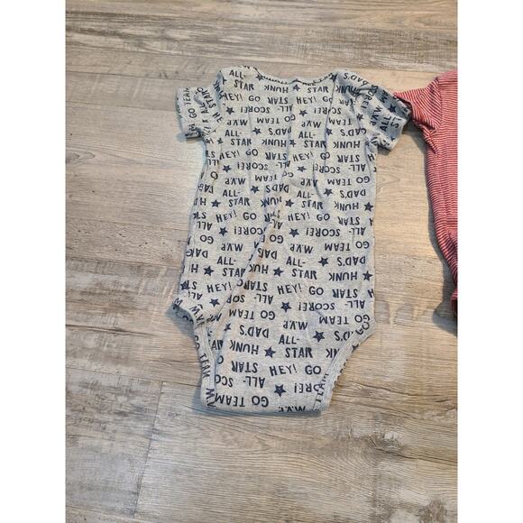 Carter's 24 months set of boys one pieces - Picture 4 of 8